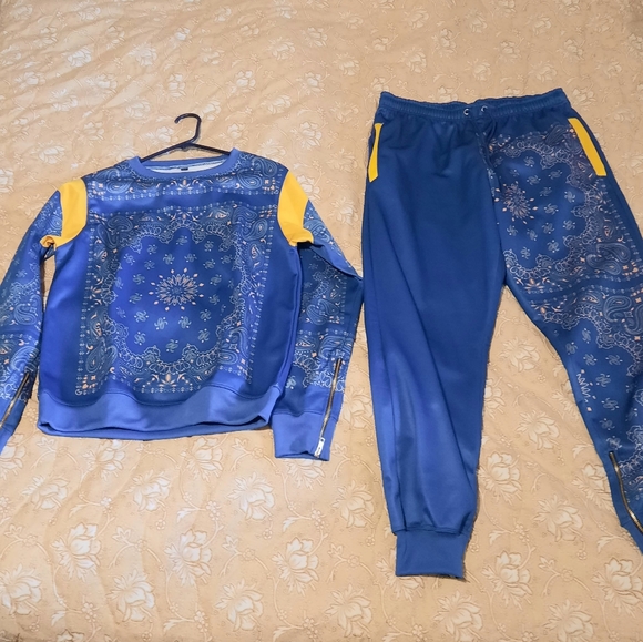 Sweatsuit - Top and bottom Bundle. Top size 42, bottom size 34 - Picture 1 of 12